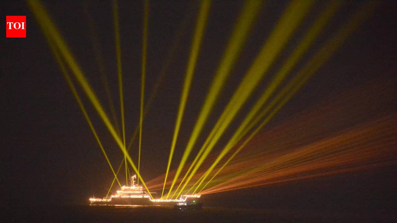 India guided by ethos of ‘Vasudhaiv Kutumbakam’: President Murmu at International Fleet Review | India News
