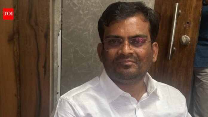 Karnataka BJP MLA Chandru Lamani caught taking Rs 5 lakh bribe | Hubballi News