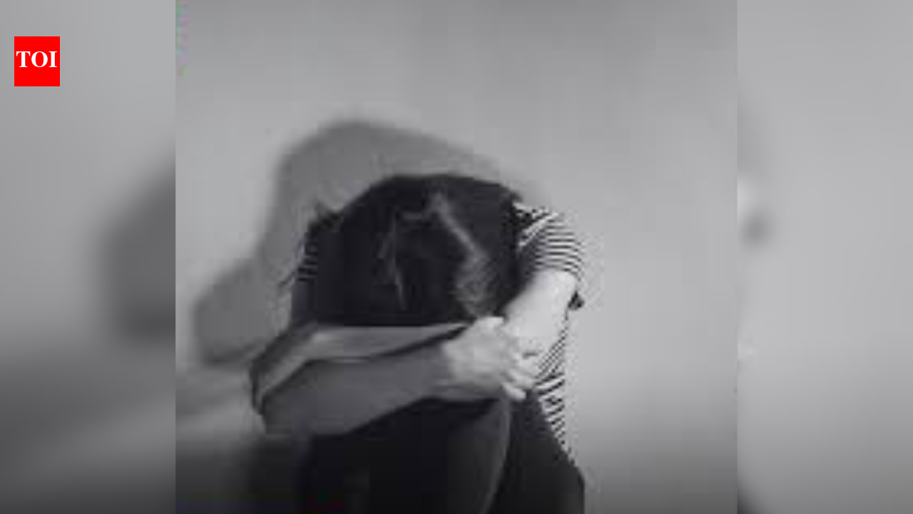 Mumbai shocker: Man arrested for repeatedly molesting minor on Karjat-bound train | Mumbai News