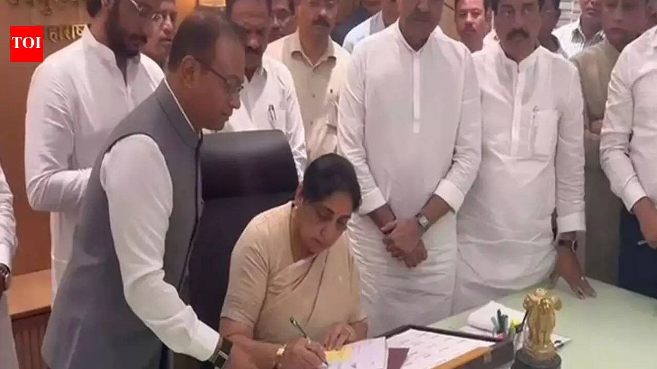 NCP leader Sunetra Pawar takes charge as Maharashtra deputy chief minister; to attend cabinet meeting today | Mumbai News