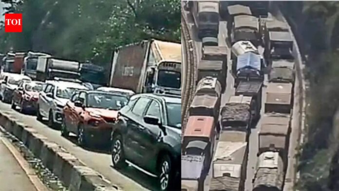 New normal? Days after 32-hour ordeal, Mumbai-Pune Expressway clogged yet again | Mumbai News