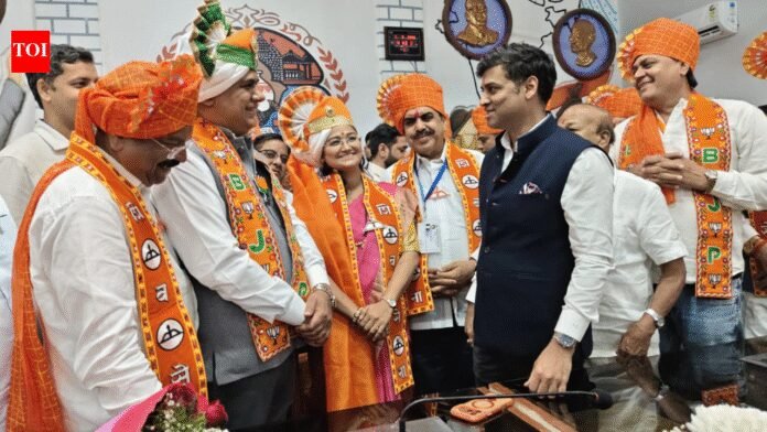 Old rivals unite again as Shiv Sena–BJP form power alliance in Ulhasnagar | Thane News