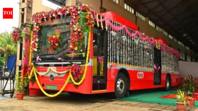 Only 2 routes on Mumbai's coastal road's BEST bus lane leave commuters fuming | Mumbai News