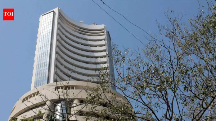 RIL, banks lift Sensex even as FPIs sell