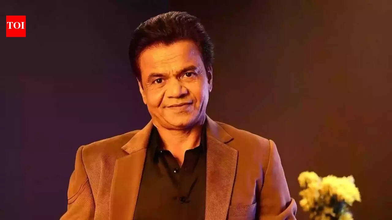 Rajpal Yadav makes an emotional statement before surrendering himself in Tihar jail in cheque bounce case: 'Mere paas paise nai hai' | Hindi Movie News