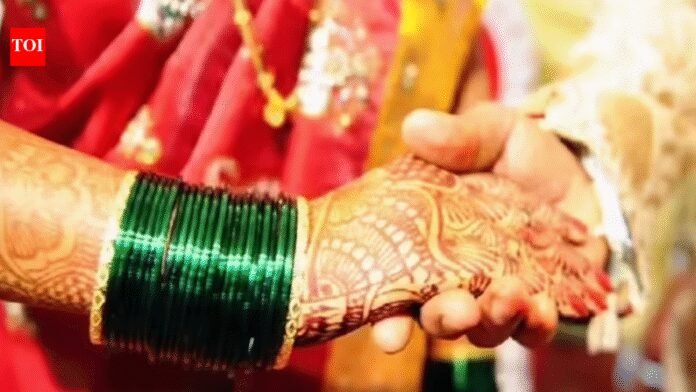 UP woman constable ditches cop fiance hours before wedding, elopes with history-sheeter | Meerut News