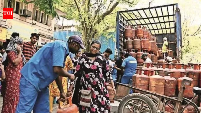 Amid LPG curbs, snack vendors hiking prices | Mumbai News