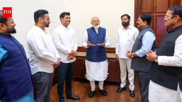 Amid session, Shinde meets Modi in Delhi, sparks buzz | Mumbai News