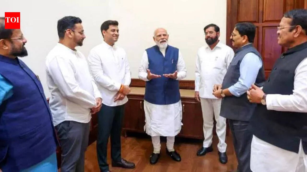 Amid session, Shinde meets Modi in Delhi, sparks buzz | Mumbai News