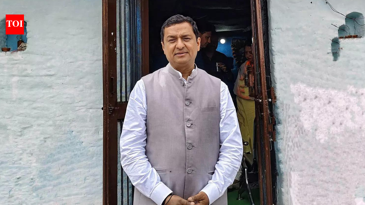 BJP MP Baluni plays Holi in 'ghost village', seek return of ex-residents | India News
