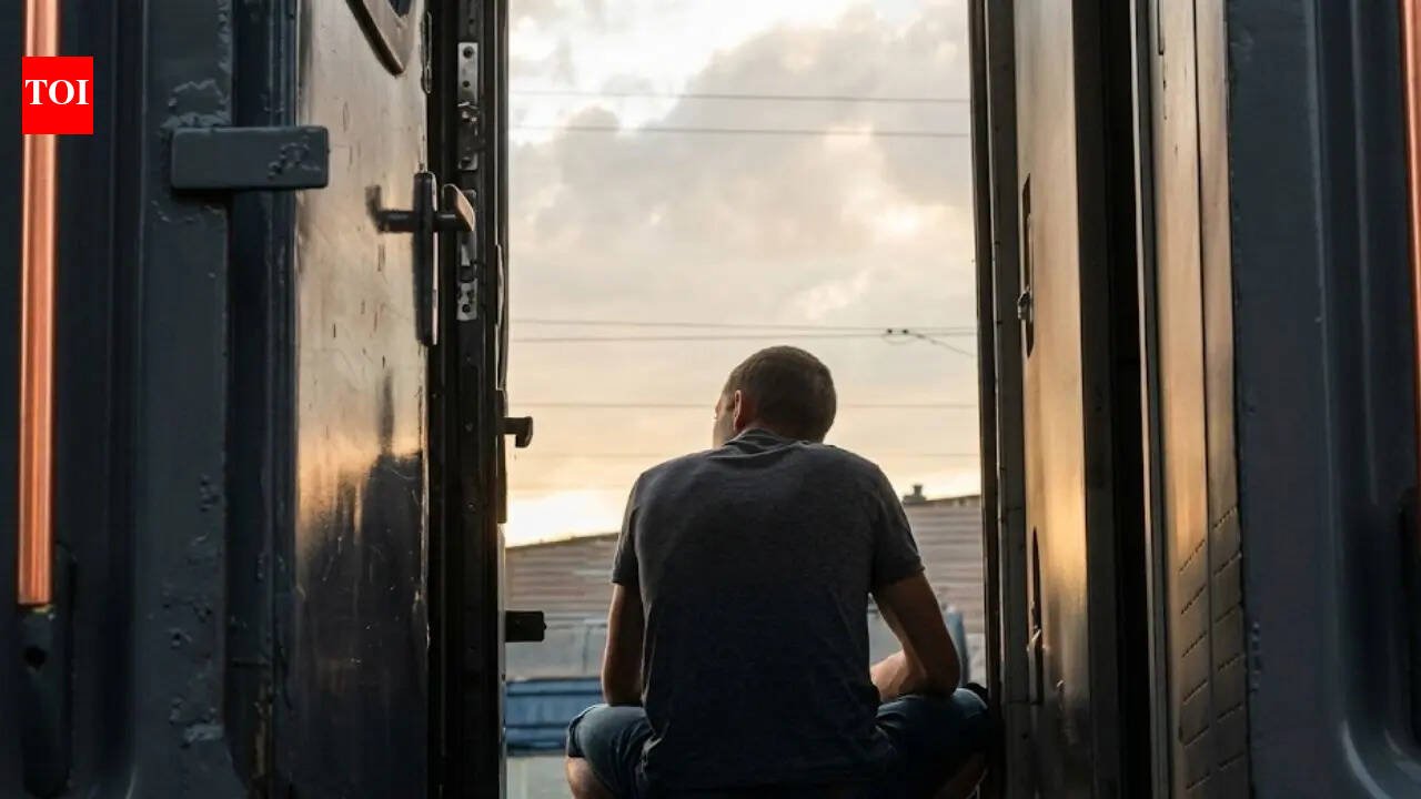 Bombay High Court: ‘No fault of passenger’: Bombay high court directs railways to pay Rs 80,000 to man who fell from running train at non-halt station | Mumbai News