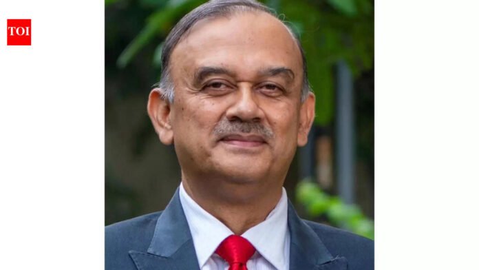 Chairman's abrupt exit sinks bank's stock by 5%