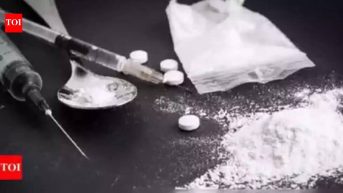 Drug peddler held with heroin worth Rs 1.5cr | India News
