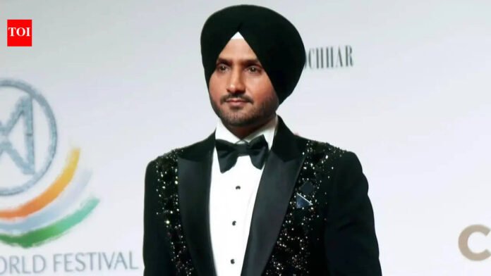 'Ek ko papa chun le': Harbhajan Singh’s reply to ‘three clowns’ jibe goes viral | Cricket News