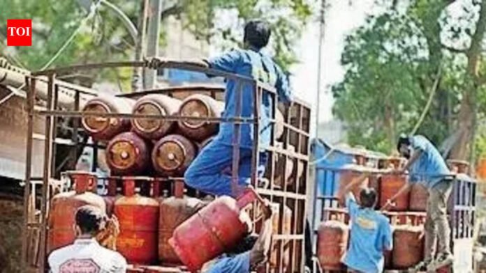 From hostels to temples, mithai to manufacture, all hit by LPG shortage | Mumbai News