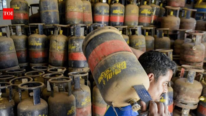 Gas crisis hits BEST canteens | Mumbai News