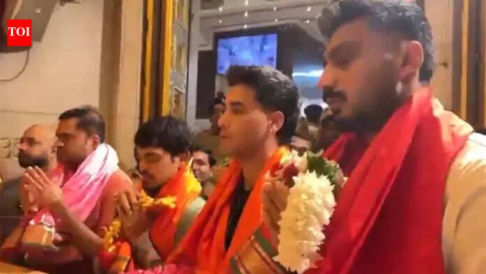 IND vs ENG: Team India seeks blessings at Siddhivinayak ahead of semifinal — Watch | Cricket News
