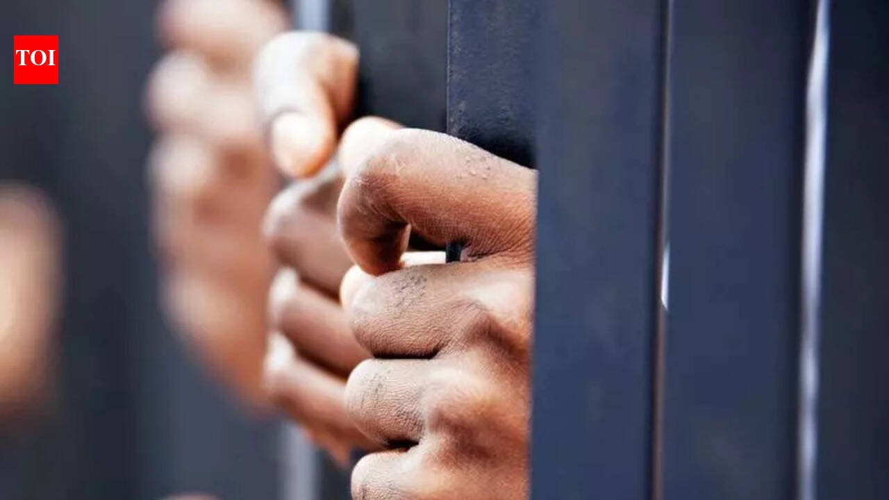 Maharashtra: Man harasses woman railway constable at Digha railway station, gets 1-year jail | Mumbai News