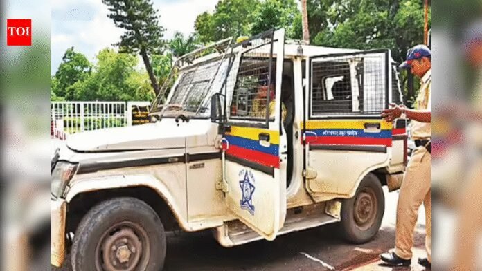 Maharashtra Traffic Cop Attacked: 21-year-old man arrested for attacking traffic cop in Maharashtra's Vasai | Mumbai News
