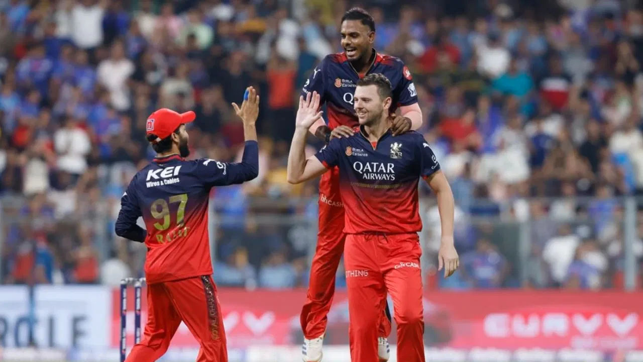 RCB captain with Yash Dayal and Josh Hazlewood.