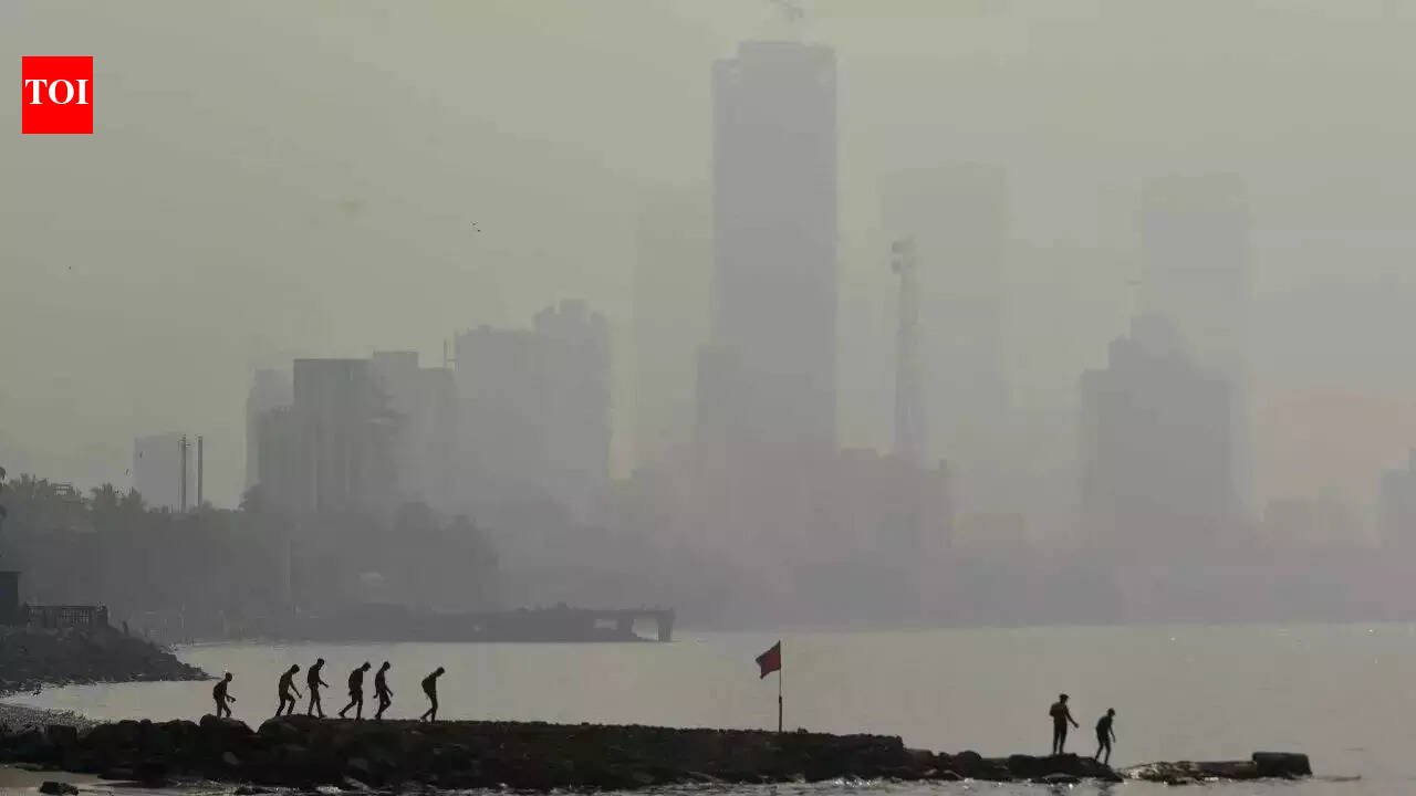 Mumbai residents discuss pollution at bldg sites with mayor | Mumbai News