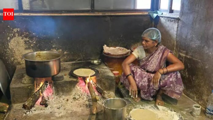Navi Mumbai eatery using firewood for past 7 years spared of LPG panic booking | Mumbai News