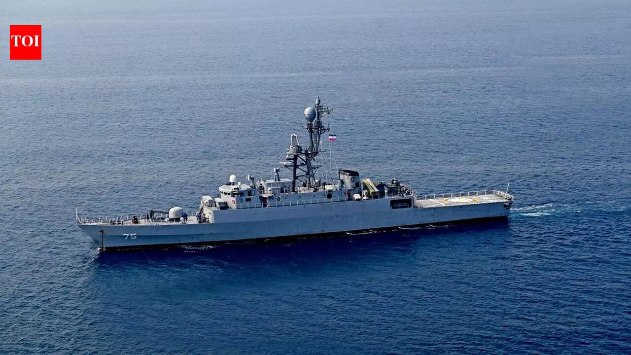 Sailor of sunken Iranian warship phoned dad to tell about US warnings before torpedo attack: Report