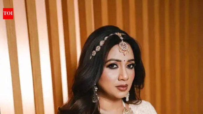 Shreya Ghoshal becomes first Indian female artiste in 3 decades to release live album; Launches ‘The All Hearts Tour - Live’ | Hindi Movie News