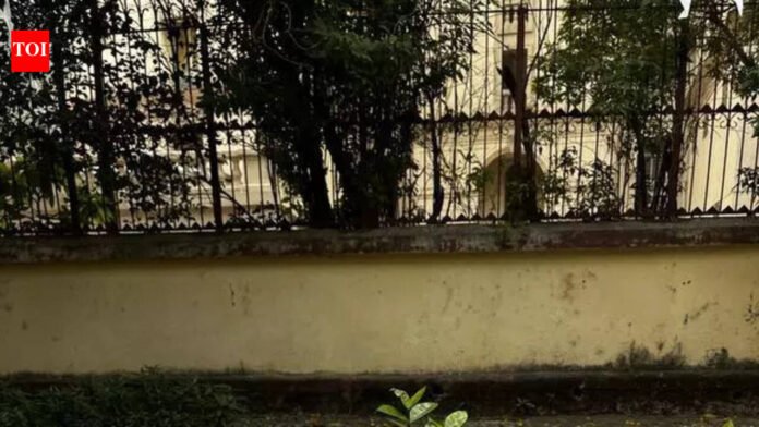 Silent reading groups thrive in city parks | Mumbai News