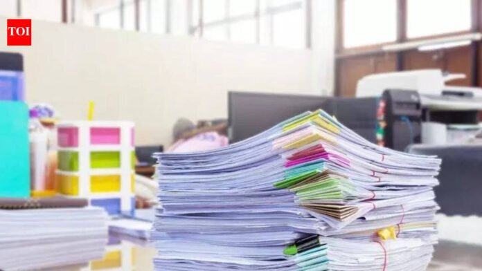 Students file fraud plaint against Bandra arch college | Mumbai News