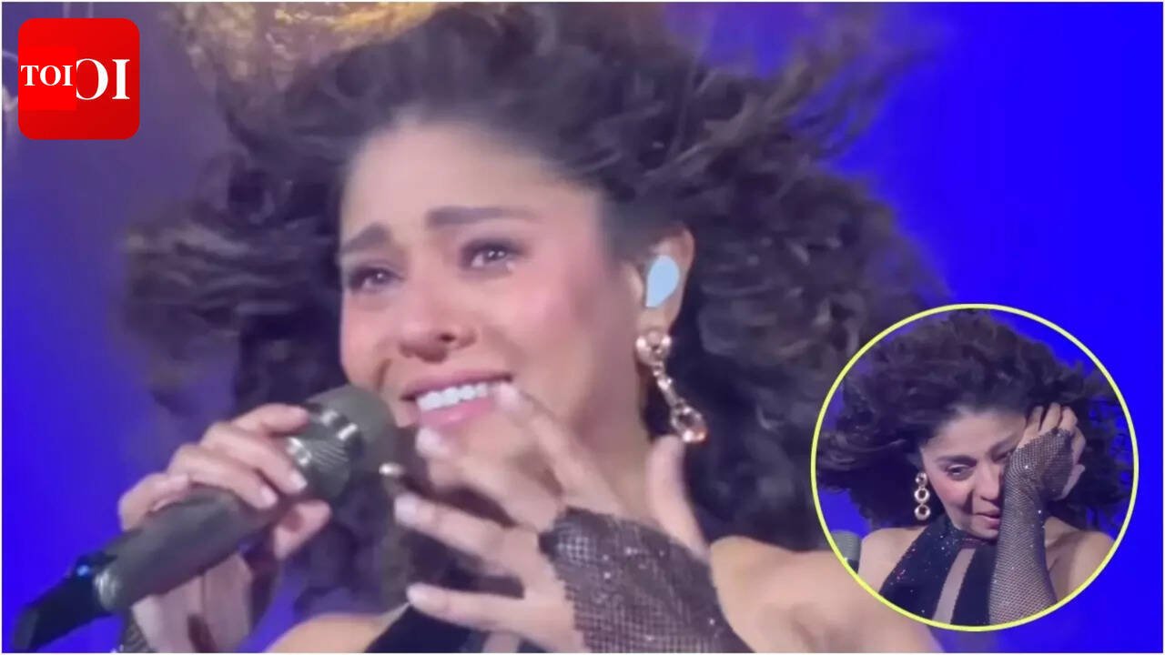 Sunidhi Chauhan Concert: Sunidhi Chauhan breaks down on stage during Lucknow concert, apologizes to crowd; Here's why? | Hindi Movie News