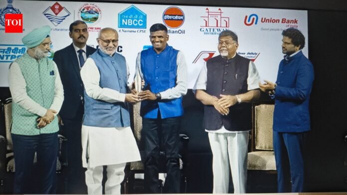TOI journalist gets Ramnath Goenka award for civic reportage | India News