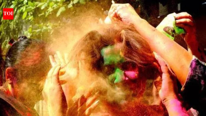 Teen killed, at least 40 hurt during Holi festivities | Mumbai News