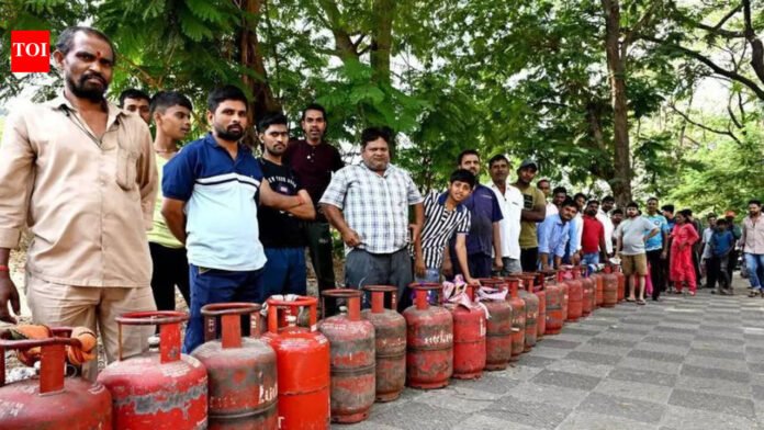 Thane district in Maharashtra conducts surprise inspections to curb LPG hoarding and misuse | Mumbai News