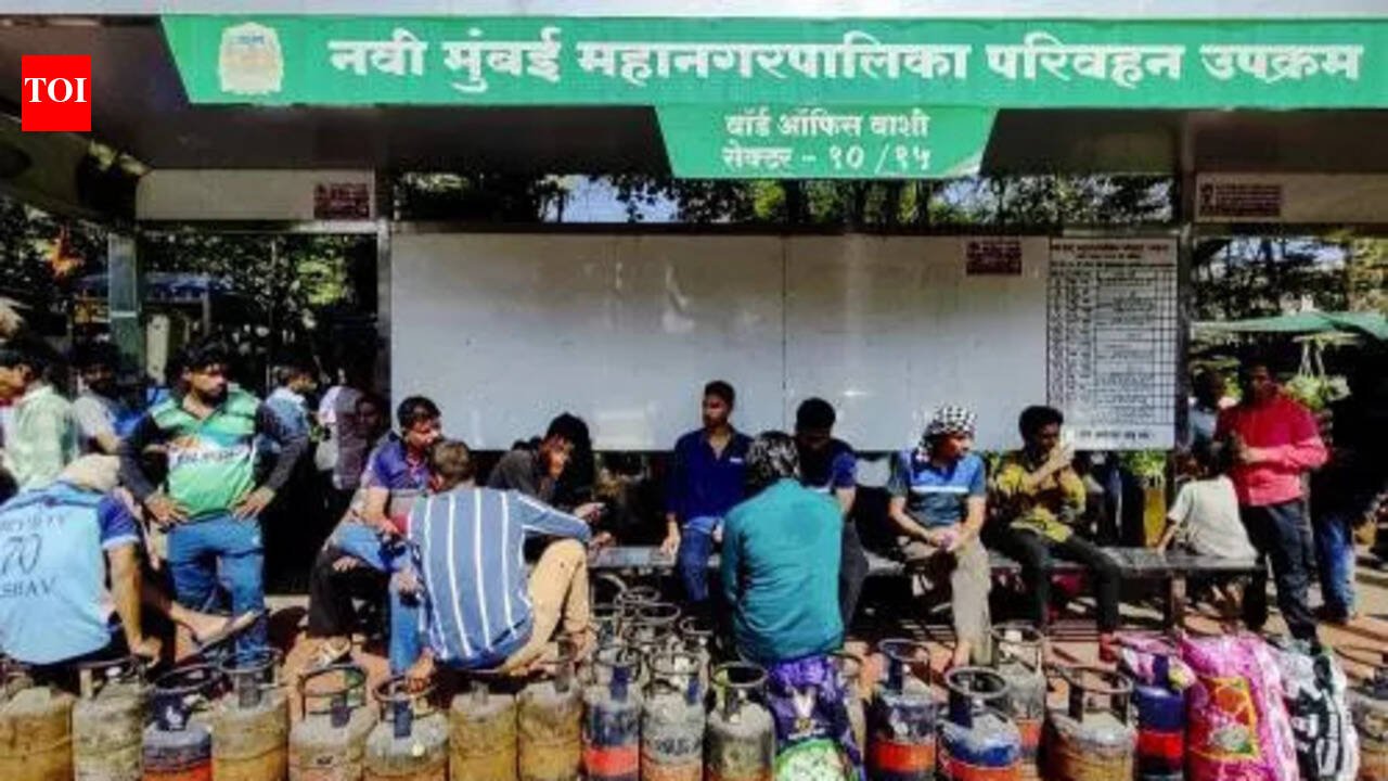 To get 19kg commercial cylinders, first apply for PNG connection, LPG dealers tell hotels and restaurants in Mumbai Metropolitan Region | Mumbai News