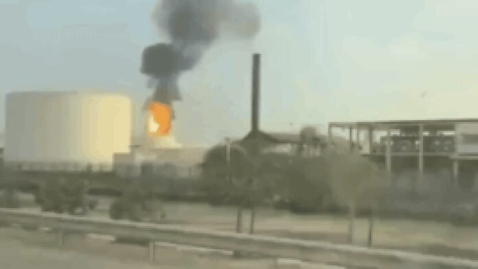 Video shows thick black smoke rising after Iran hits Bahrain's largest BAPCO oil refinery — watch