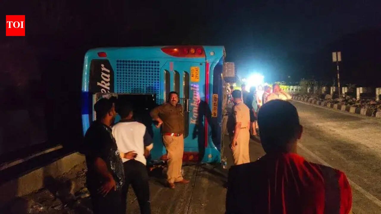2 killed and 38 hurt as sleeper bus overturns near Nagothane on Mumbai-Goa highway; driver booked for reckless driving | Mumbai News