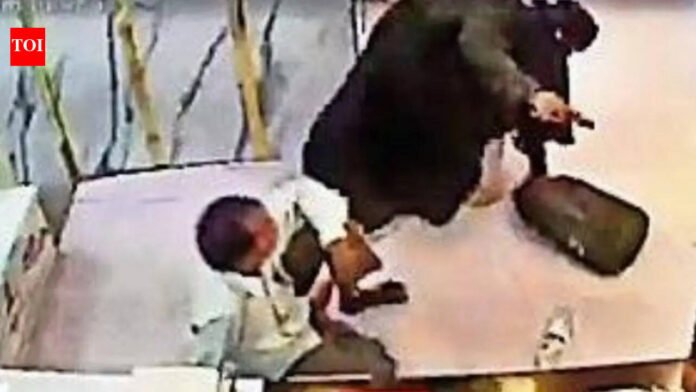 Ayodhya Robbery: Bunty & Babli from Ayodhya commit perfect crime with fake gun, nabbed | Lucknow News