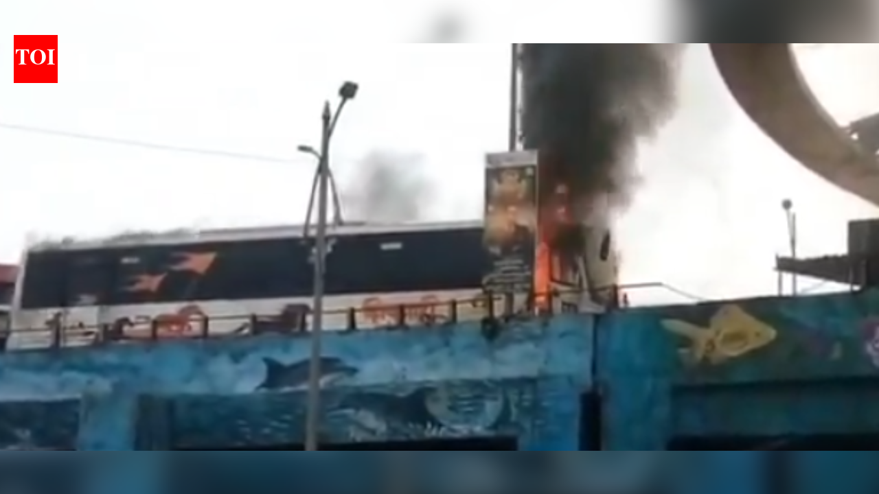 Bus caches fire near Thane railway station; passengers safe | Thane News