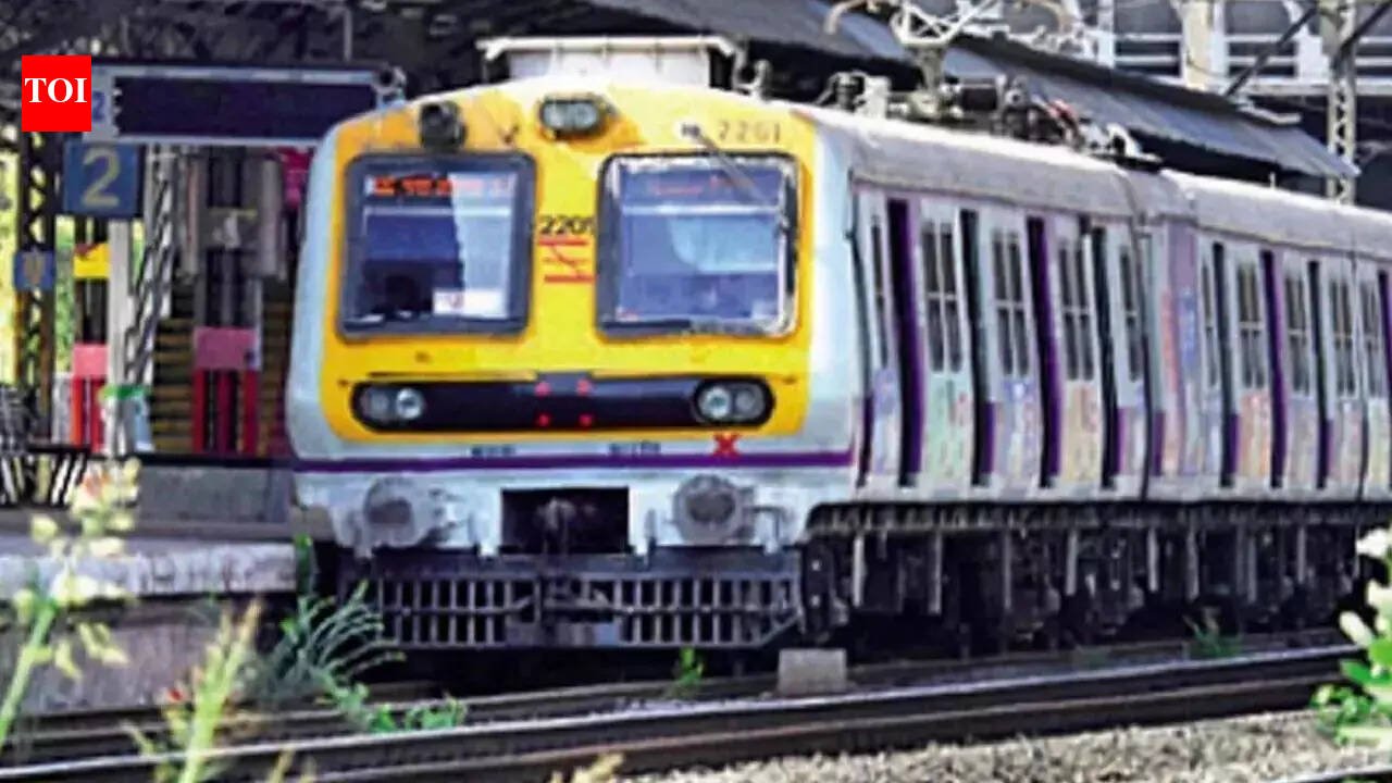 Central Railway signal failure near Titwala in Maharashtra disrupts local train services | Thane News