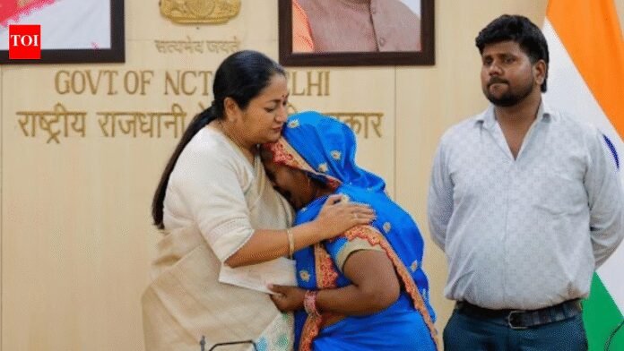 Delhi CM provides COVID ex gratia of Rs 1 cr each to kin of six deceased govt employees | India News