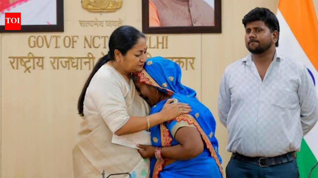 Delhi CM provides COVID ex gratia of Rs 1 cr each to kin of six deceased govt employees | India News