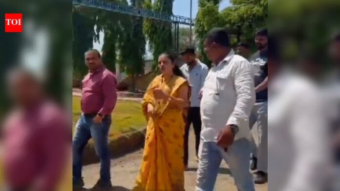 KDMC mayor Harshali Chaudhary cracks down on water lapses, warns negligent officials of action after surprise inspection | Thane News