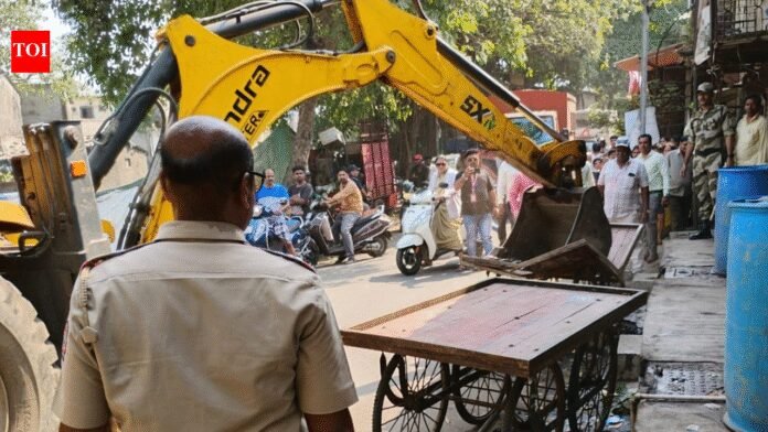 Maharashtra civic body launches anti-encroachment drive, targets illegal hawkers in Kalyan-Dombivli | Thane News