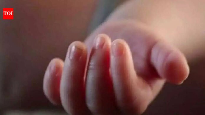 UP woman, newborn die as untrained staff delivers baby with doctor advising over phone | Lucknow News