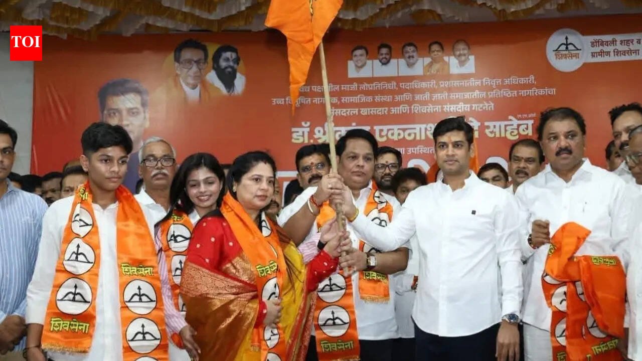 4 former corporators of the Kalyan Dombivli Municipal Corporation join Shiv Sena | Thane News