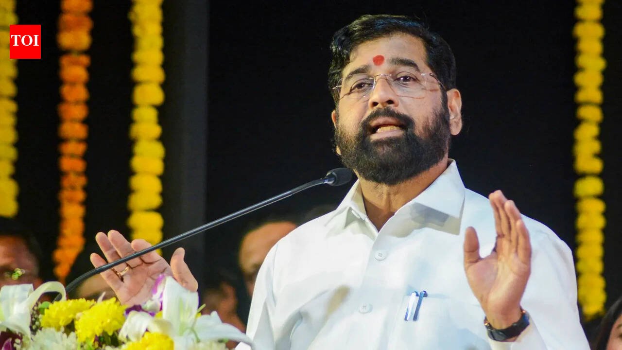 Eknath Shinde sets 3-year deadline for housing projects, warns delayed developers will miss future contracts | Thane News