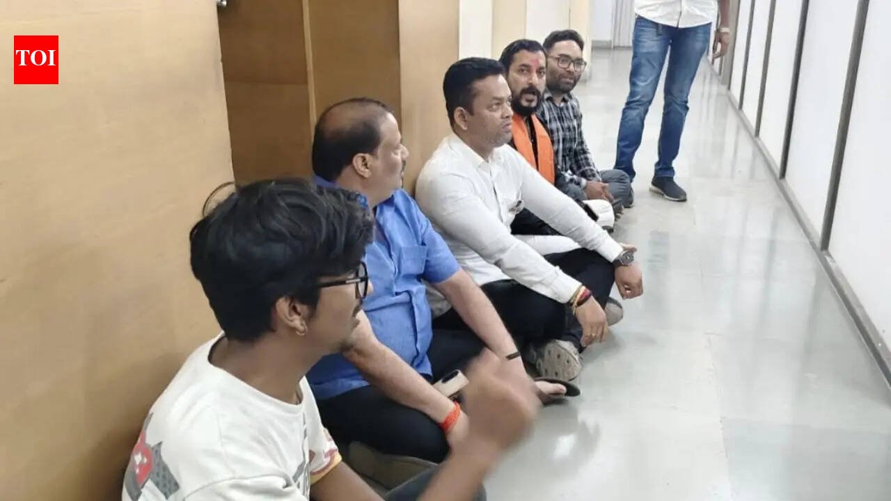MSEDCL to disconnect power to illegal jeans-wash units in Maharashtra’s Kalyan within 7 days after activist protest | Thane News
