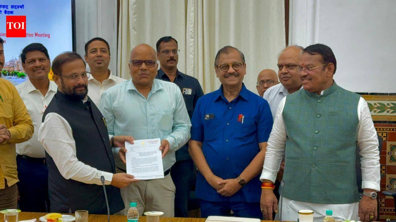 Shiv Sena MP turns heat on Railways, pushes for improved and faster railway project works at Thane | Thane News