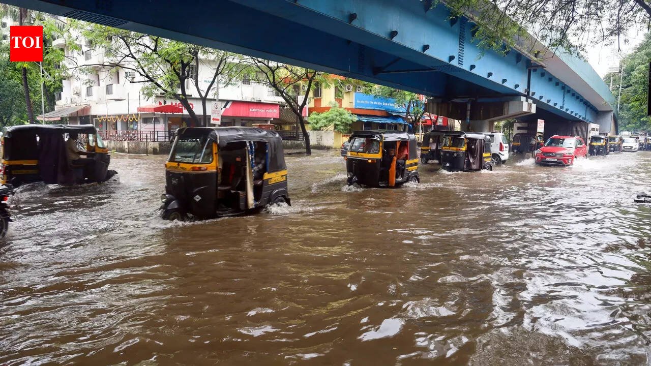 108mm rain exposes Thane’s monsoon preparedness as roads, homes go under water | Thane News